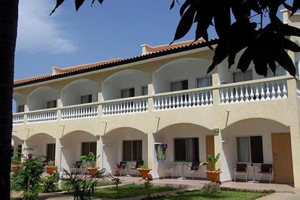 Cape Point Hotel Bakau المظهر الخارجي الصورة