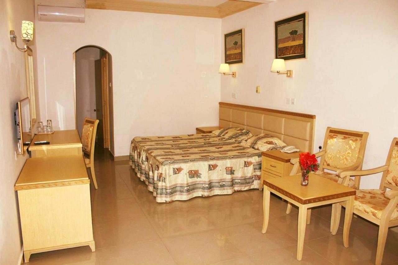 Cape Point Hotel Bakau المظهر الخارجي الصورة