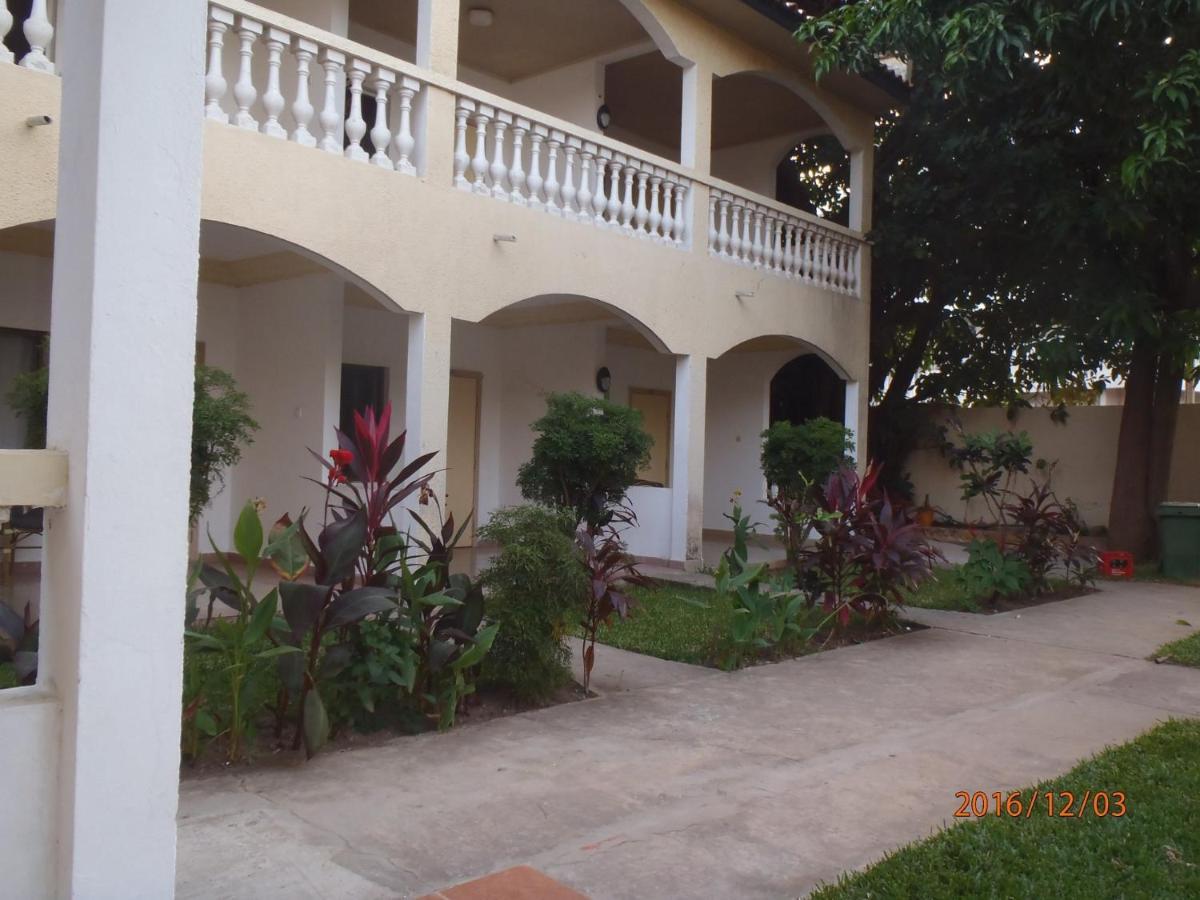 Cape Point Hotel Bakau المظهر الخارجي الصورة