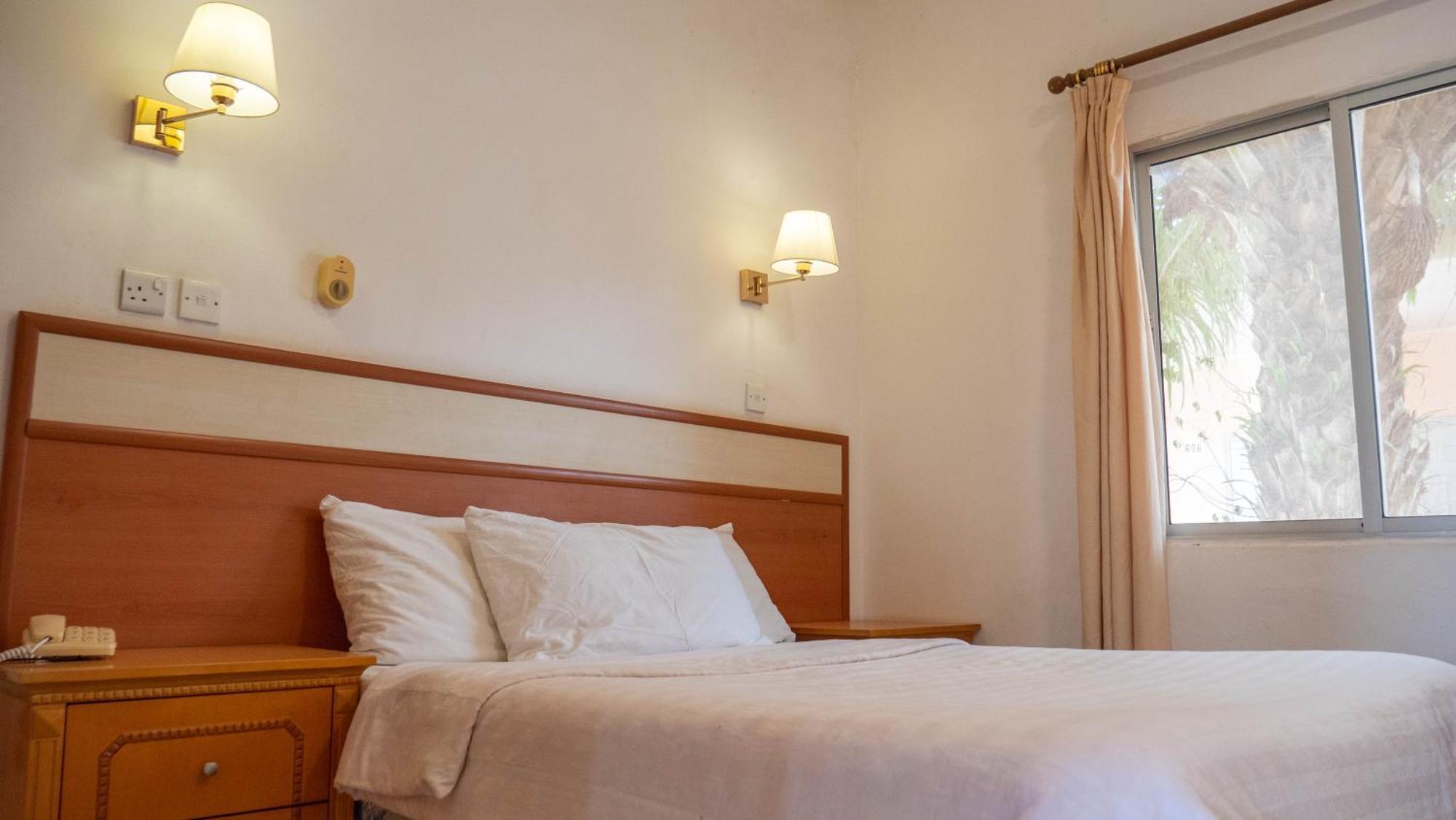 Cape Point Hotel Bakau المظهر الخارجي الصورة