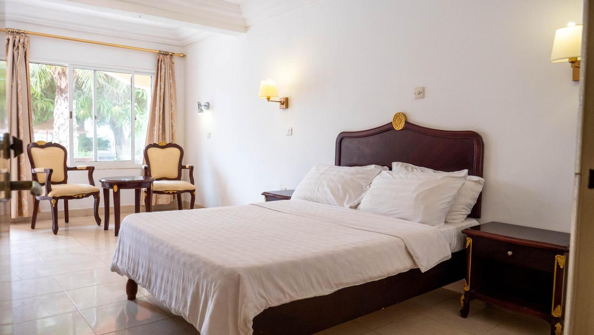 Cape Point Hotel Bakau المظهر الخارجي الصورة