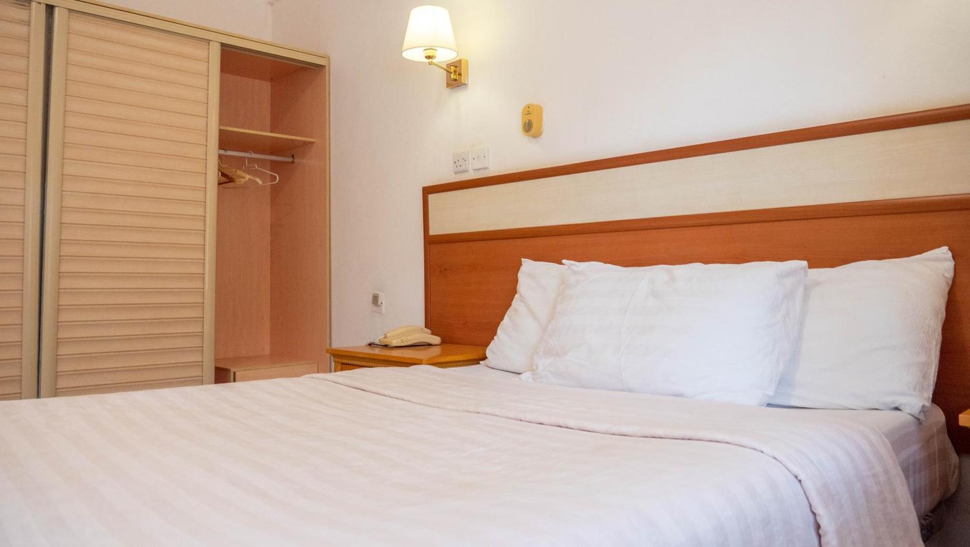 Cape Point Hotel Bakau المظهر الخارجي الصورة