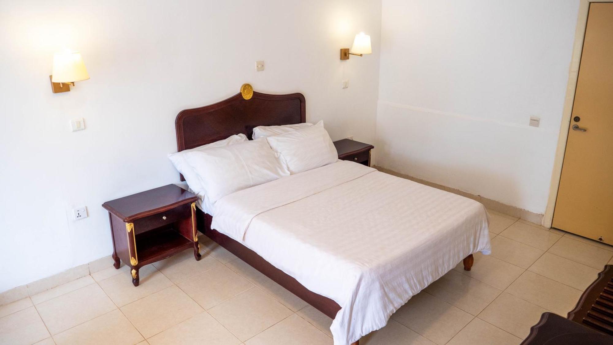 Cape Point Hotel Bakau المظهر الخارجي الصورة