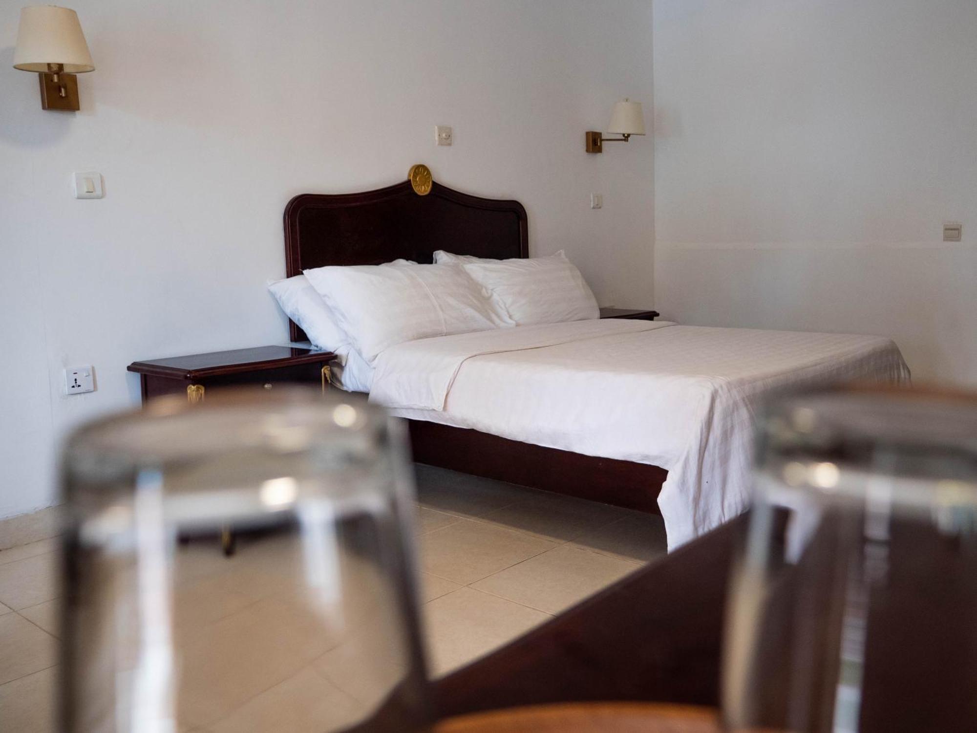 Cape Point Hotel Bakau المظهر الخارجي الصورة