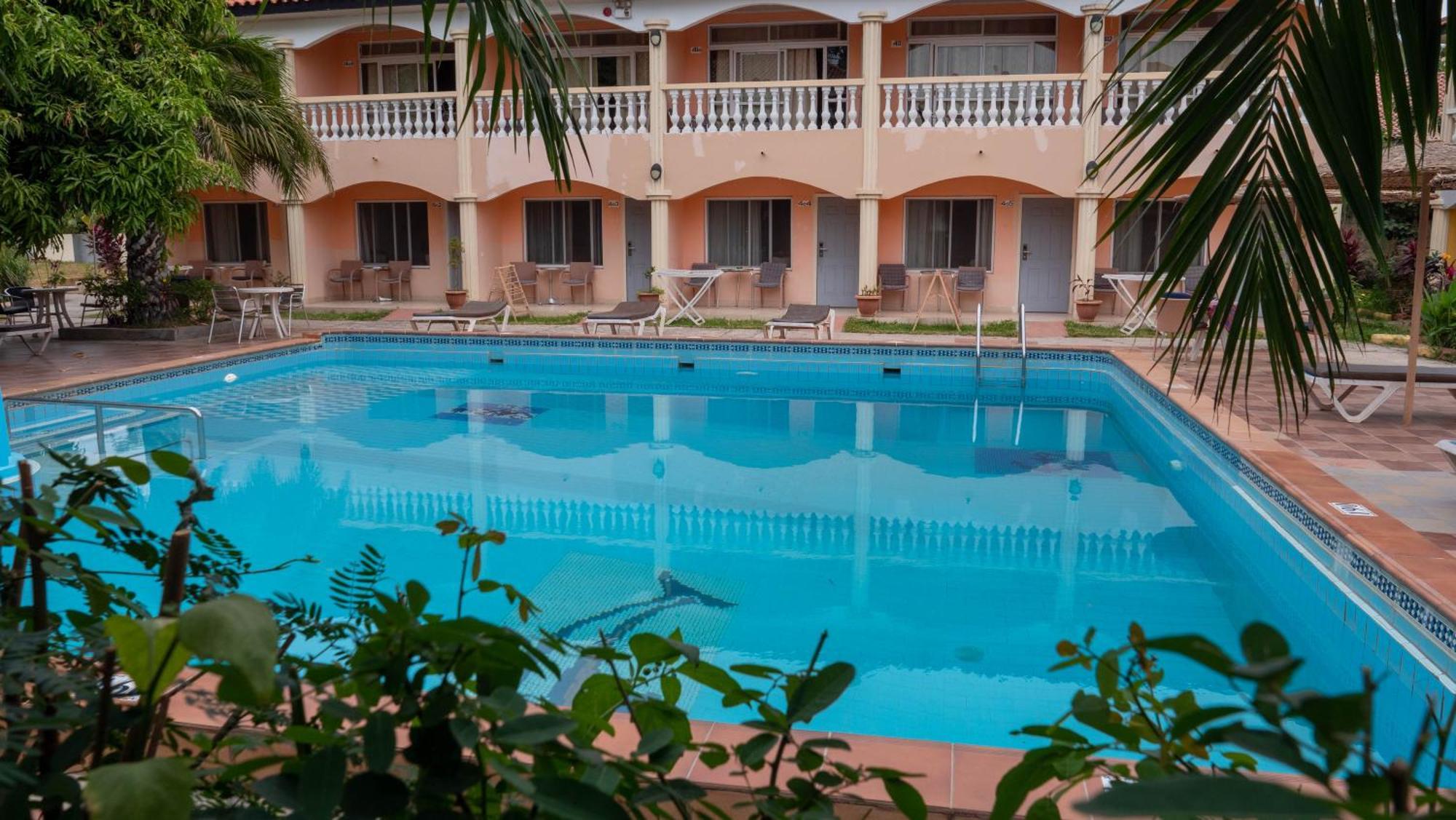 Cape Point Hotel Bakau المظهر الخارجي الصورة