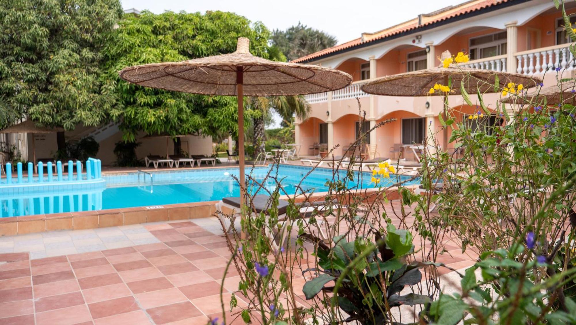 Cape Point Hotel Bakau المظهر الخارجي الصورة