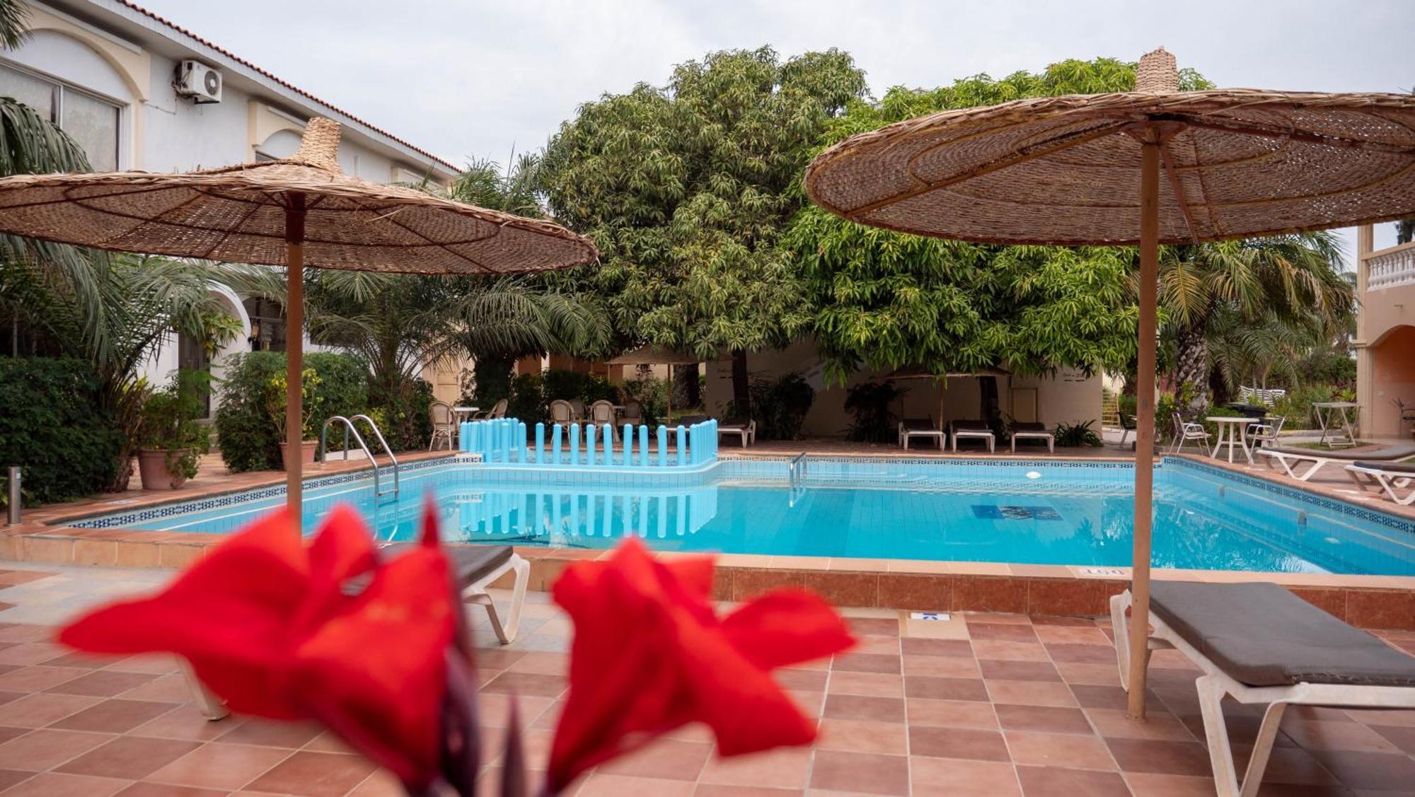 Cape Point Hotel Bakau المظهر الخارجي الصورة