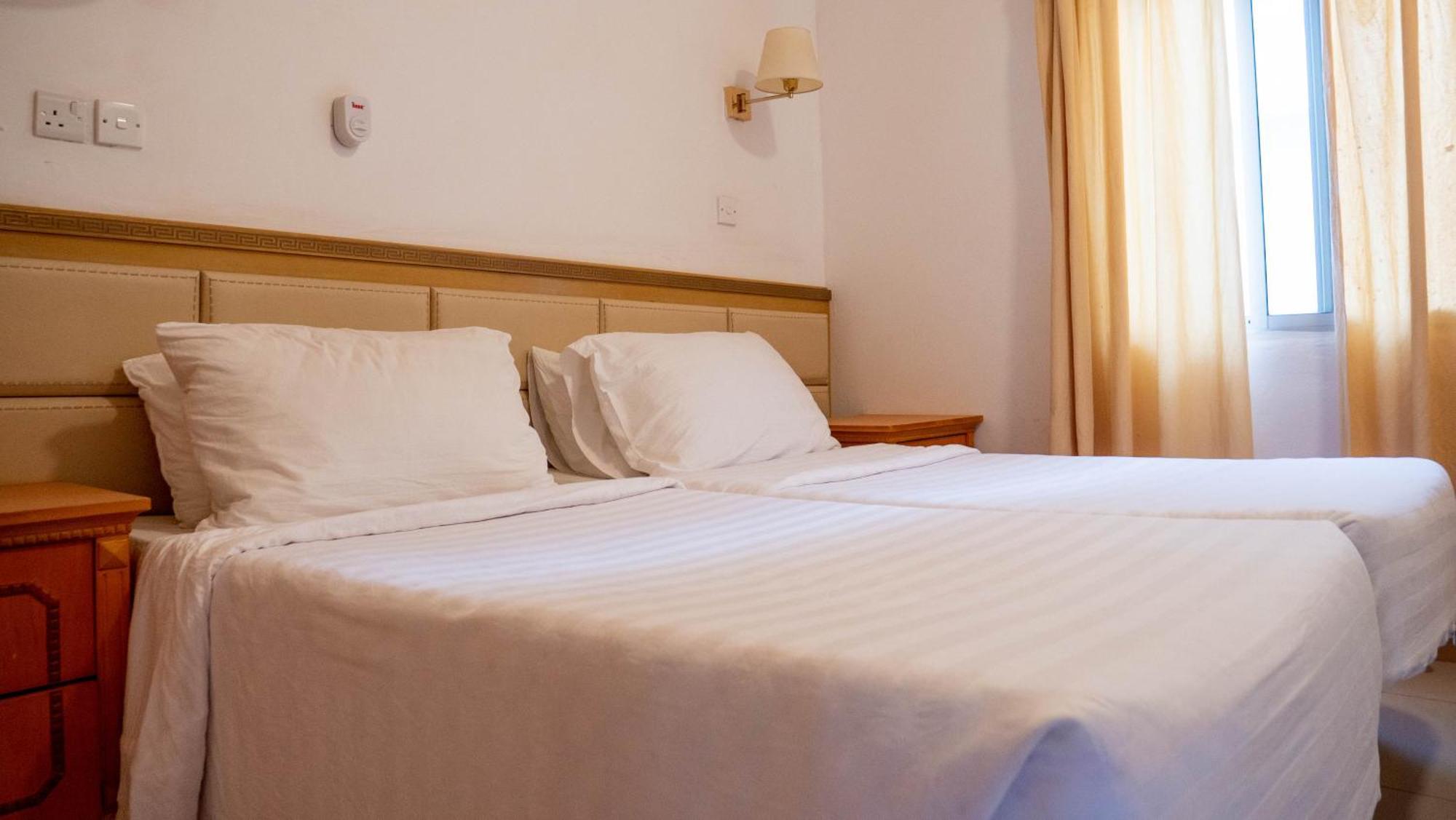 Cape Point Hotel Bakau المظهر الخارجي الصورة