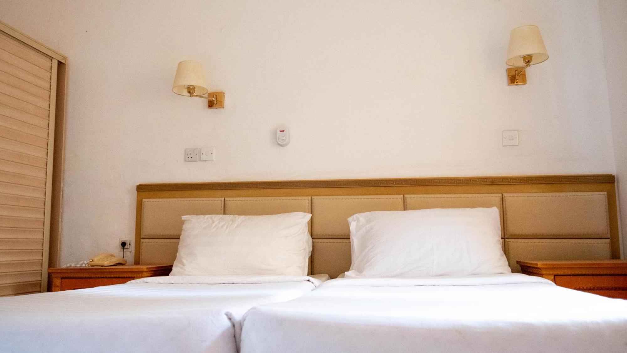 Cape Point Hotel Bakau المظهر الخارجي الصورة