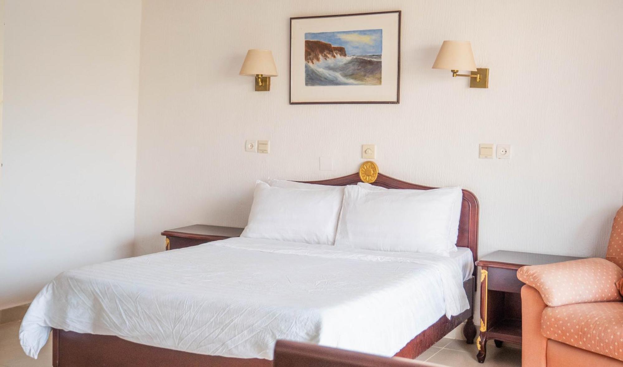 Cape Point Hotel Bakau المظهر الخارجي الصورة