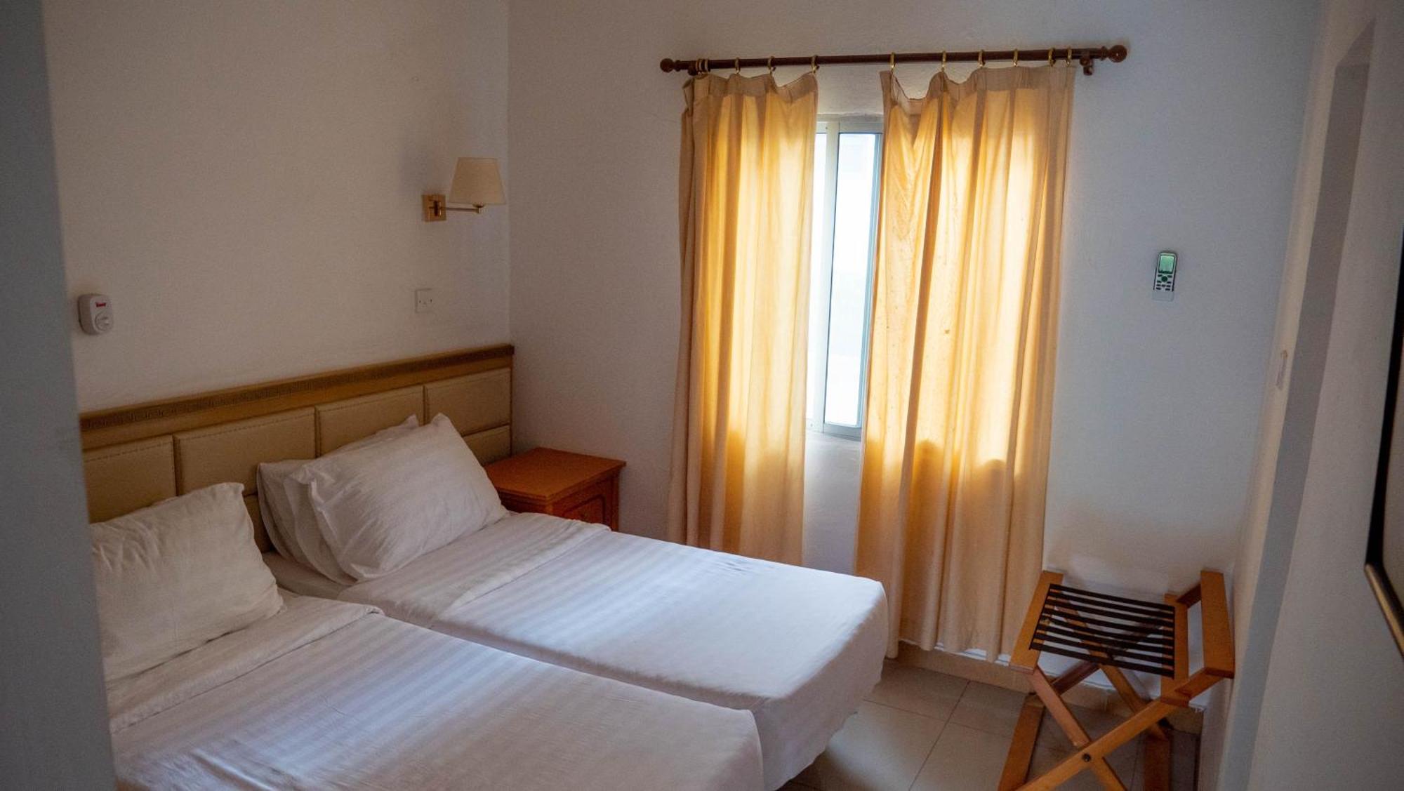 Cape Point Hotel Bakau المظهر الخارجي الصورة
