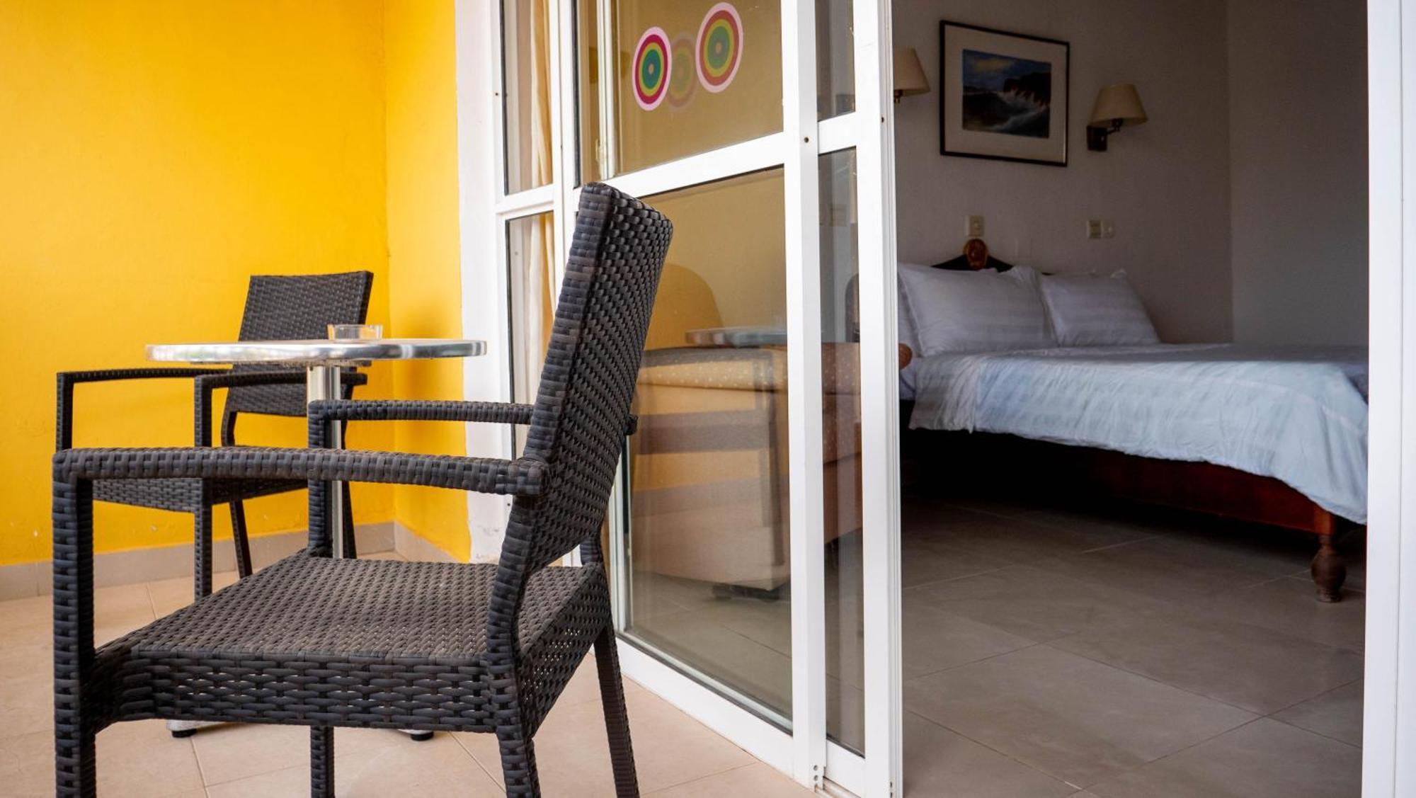Cape Point Hotel Bakau المظهر الخارجي الصورة