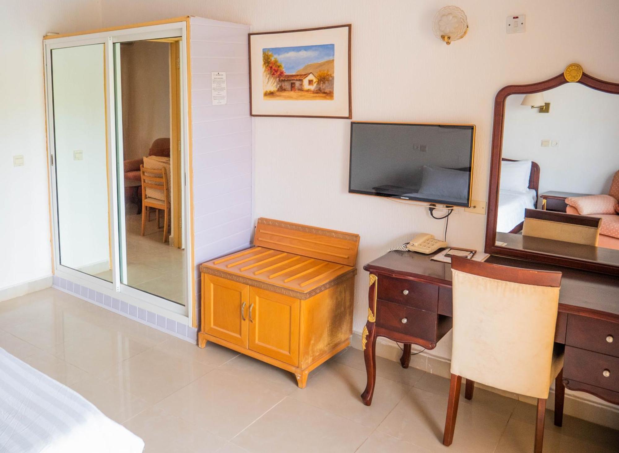 Cape Point Hotel Bakau المظهر الخارجي الصورة